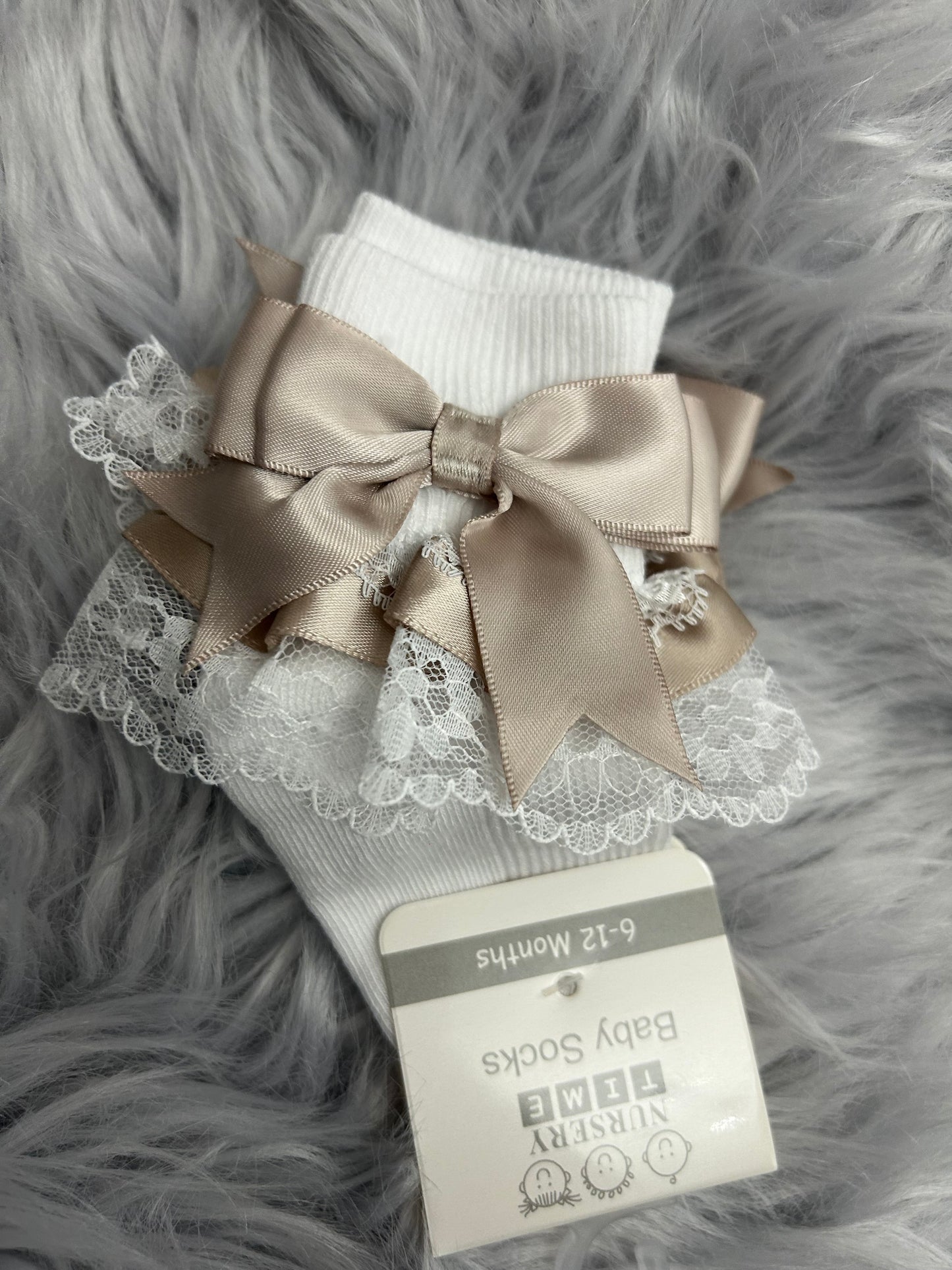 Beige bow socks